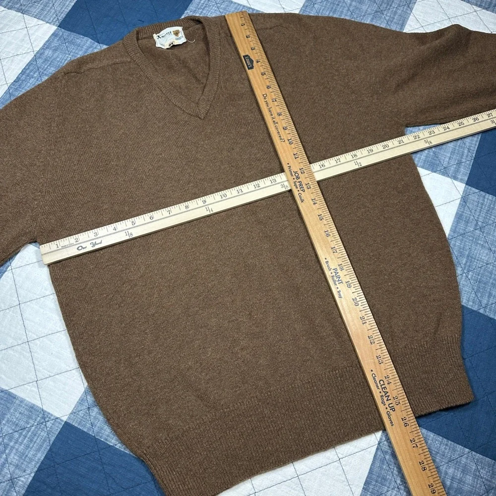 Vintage 70s Amcrest Mens Brown 100% Lambswool V-Neck Sweater Made in England L
